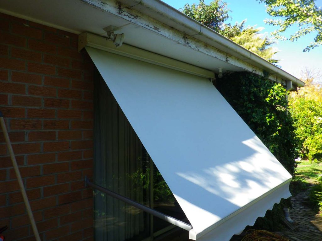 DROP-ARM-AWNING-7