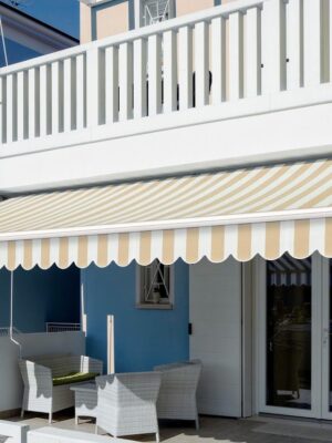 Australia R-90 and Pitch Control Folding Arm Awning
