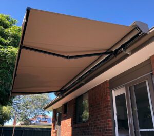 Australia R-90 and Pitch Control Folding Arm Awning