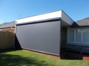 eZip Blind in Clear PVC or Screen fabric