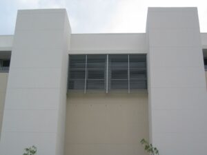 Louvre Privacy & Sun Screens